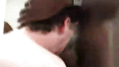 Gebruinde Amerikaan Leidt Haar Vriend Af Met Een Hoed Op. gratis nl porno