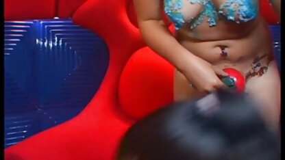 Milf Maria met poldertube grote borsten kundig gevingerd