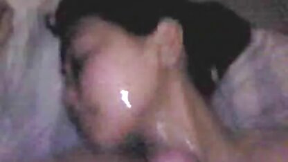 Ze stapte snel in een Aziatische hoed tussen haar benen en pompte het sperma van haar. poldertube sex