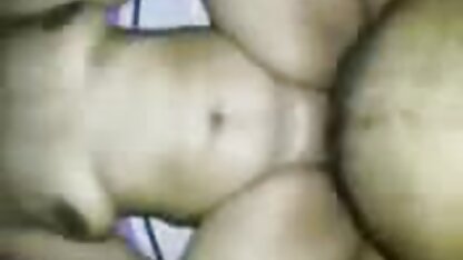 Curly beautiful blonde gefilmd gratis nederlandstalige sexfilm met een verborgen camera op het strand en in de badkamer