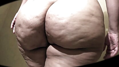 Mannen brengen graties sexfilms Japan naar een jet orgasme streelt haar poesje