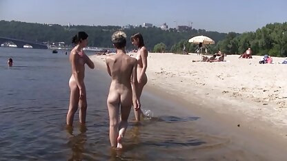Twee meisjes en gratis nederlandstalige porno een man neuken voor een fotograaf.