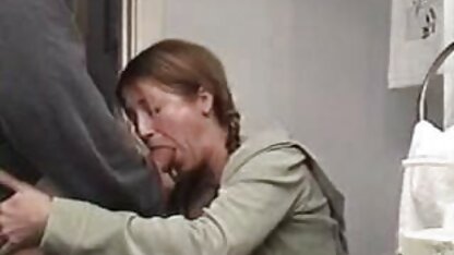 Russische Moeder geeft haar zoon een kont en wordt meegesleurd door een lul. nl sexfilms