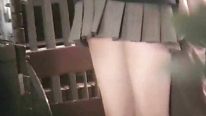 Aziatisch lesbisch feest escaleert nederlandstalige sex films in een gangbang
