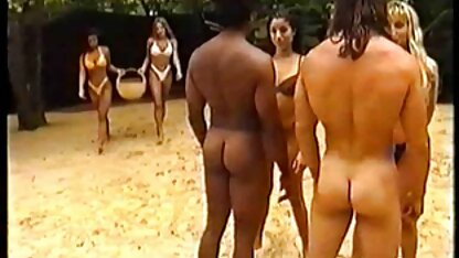 Een vrouw met zo ' n heerlijk lichaam op graties sexfilms het strand