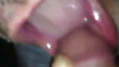 Oude teef Veronica groeide op om te pijpen op gratis hollandse sexfilms de bouwplaats.