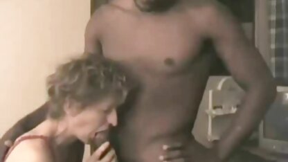 Tsjechische vrouw porno xx nl stemde toe om naakt door de stad te lopen.