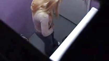 Meesteres die een slaaf martelt met Spaanse kont en gratis nl porno films wasknijpers op Tepels