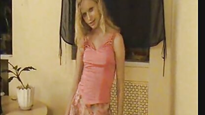 Het meisje met de grote borst die haar vingers in de hoed stak gratis nl porno films