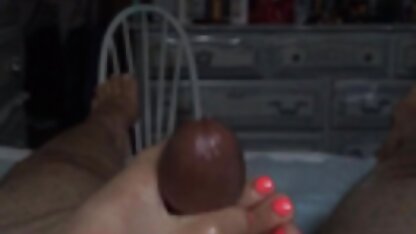 Libertines binden een man vast en dutch porno free tillen zijn vriendin op waar hij bij is.
