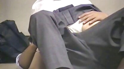 Brunette schatje op nederlandstalige sexfilms hoge hakken vagina Masturbatie