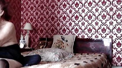 Russische man maakt de vriendin wakker graties sexfilms en neukt haar.