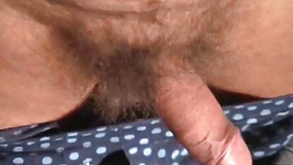 Jesse zit op gezichtslaaf slavendrijver handyman pornofilms pussy en klootzak handen