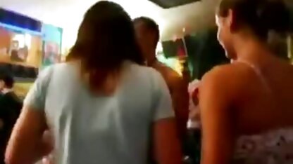 Twee jonge lesbiennes met dreadlocks hebben plezier met gratis nl porno films masturberen op de bank
