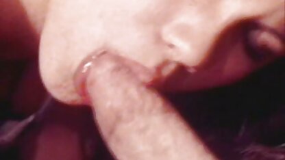 De moeder werd ontroerd door de bruiloft van haar dochter. dat zal snel gebeuren en ze likte haar poesje. nederlandstalige porno film