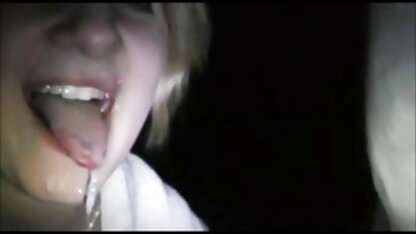 Geile man reed nederlandstalige porno film naar haar mond, zijn onderdanige man.