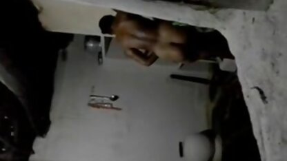 Jonge brunette buiten leuke lesbische nl sexfilms meid