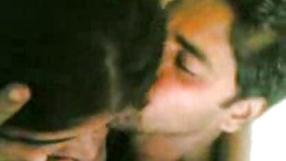 Casual vrouwen met roze haar krachtig strelen de clitoris hollandse sex films