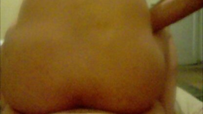 Cutie geeft graties sexfilms een man een ruwe getatoeëerde