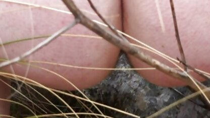 Het meisje legde de vagina de grootheid uit en voegde er wat graties sexfilms courgette in.