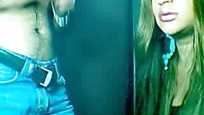 Een vrouw met een korset gratis hollandse sexfilms geeft je een erotische massage in een man