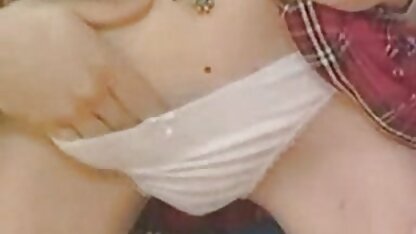 Een man wordt gepijpt op een mobiele telefoon nl porno films camera eenvoudig