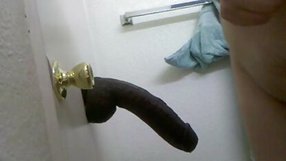 Een vrouwelijke kat met hollandse porno tube passie vrijen in een hete draaikolk