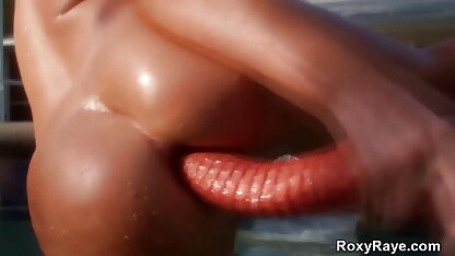Een meisje met een dutch porno free ronde latex Kont gebakken door twee mannen