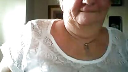 Britse MILF laat zien gratis nederlandstalige porno hoe je moet masturberen
